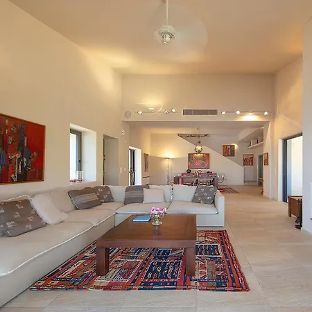 2nd Floor / Crystal View *