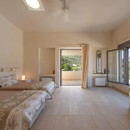 Apartment 2nd Floor / Crystal View